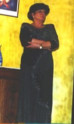 Paola Mazzotti nel ruolo di Nina, la "sindachessa"